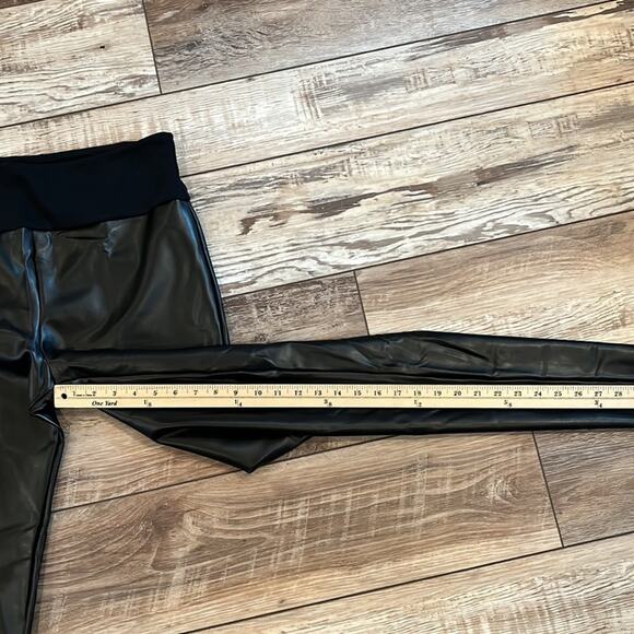 ASSETS BY SPANX Red Hot High Waisted Black Faux Leather Leggings 1X - Picture 8 of 10